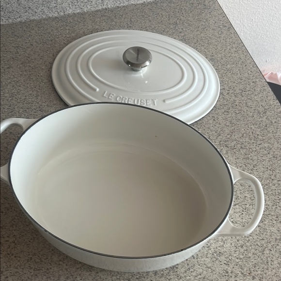 Le Creuset White Oval Dutch Oven - Picture 1 of 4
